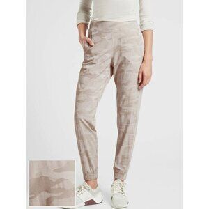 Athleta Brooklyn Camo Jogger Pants Elastic Waistband Abalone Beige Womens 24 NWT